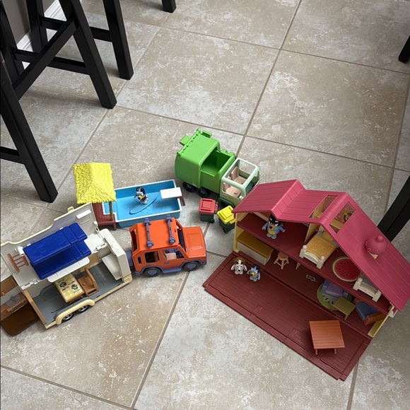 Bluey Playsets with Vehicles, House & Pooltime sets